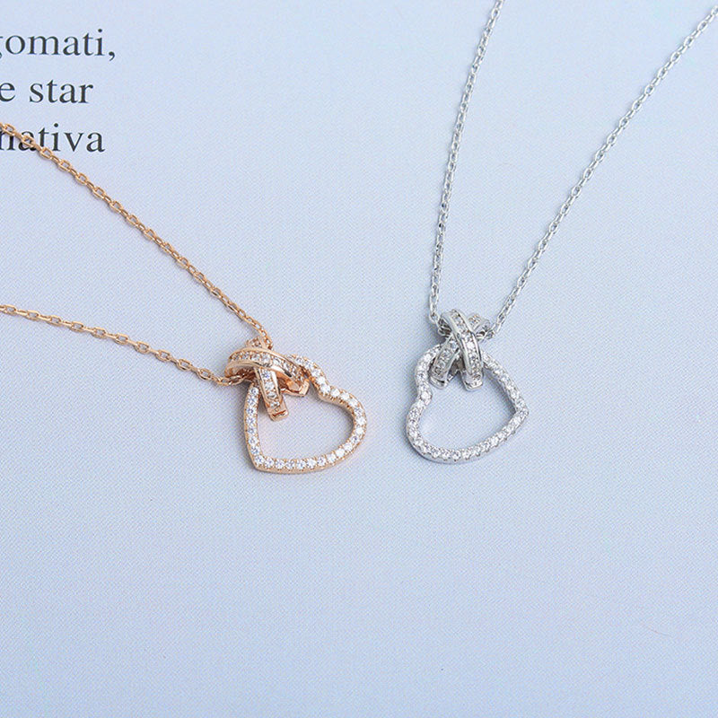 S925 sterling silver collarbone necklace with a female